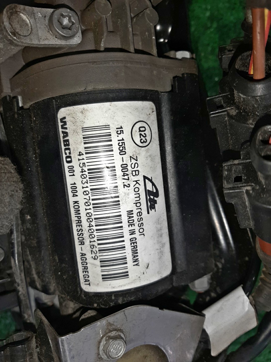 Компрессор подвески BENTLEY FLYING SPUR 3W2 BWRA 3D0616005M 3 ракурс