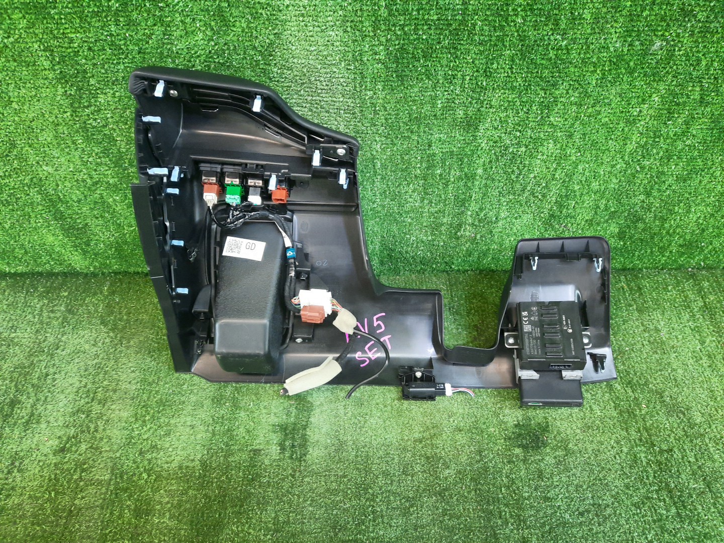 Кожух рулевой колонки HONDA VEZEL RV5 2 ракурс