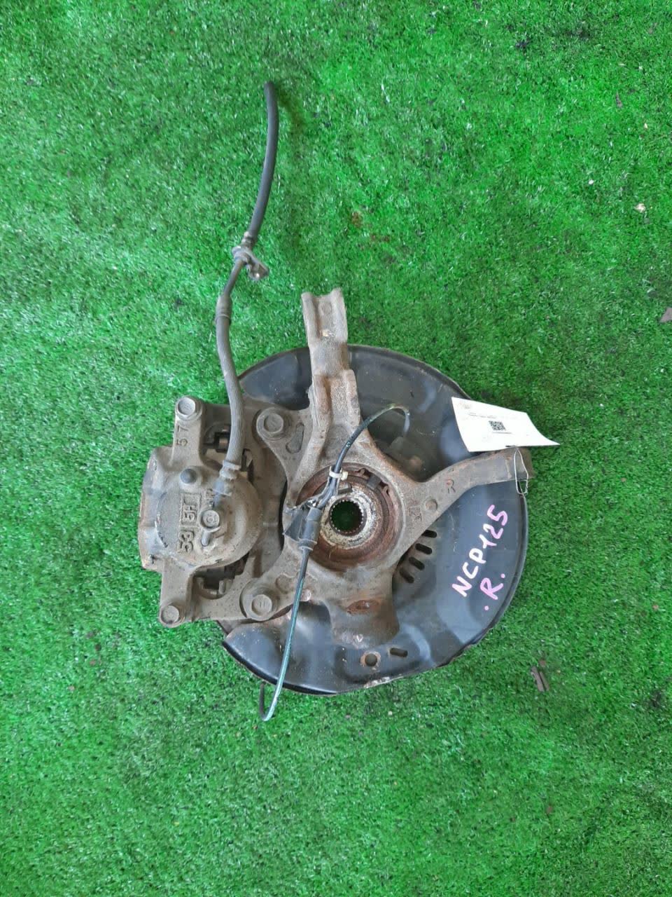 Ступица правая передняя TOYOTA RACTIS NCP125 1NZ-FE 2 ракурс