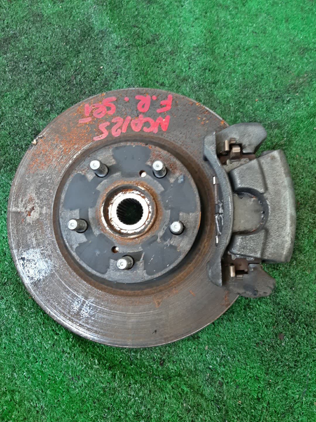 Ступица правая передняя TOYOTA RACTIS NCP125 1NZ-FE 1 ракурс