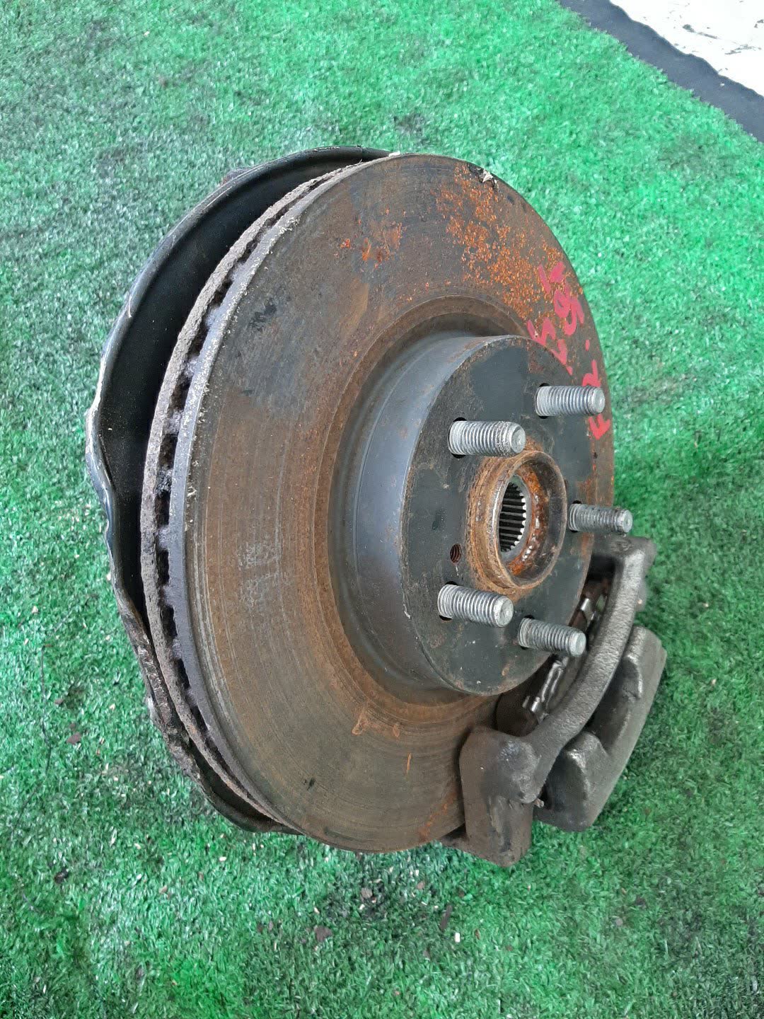 Ступица правая передняя TOYOTA RACTIS NCP125 1NZ-FE 2 ракурс