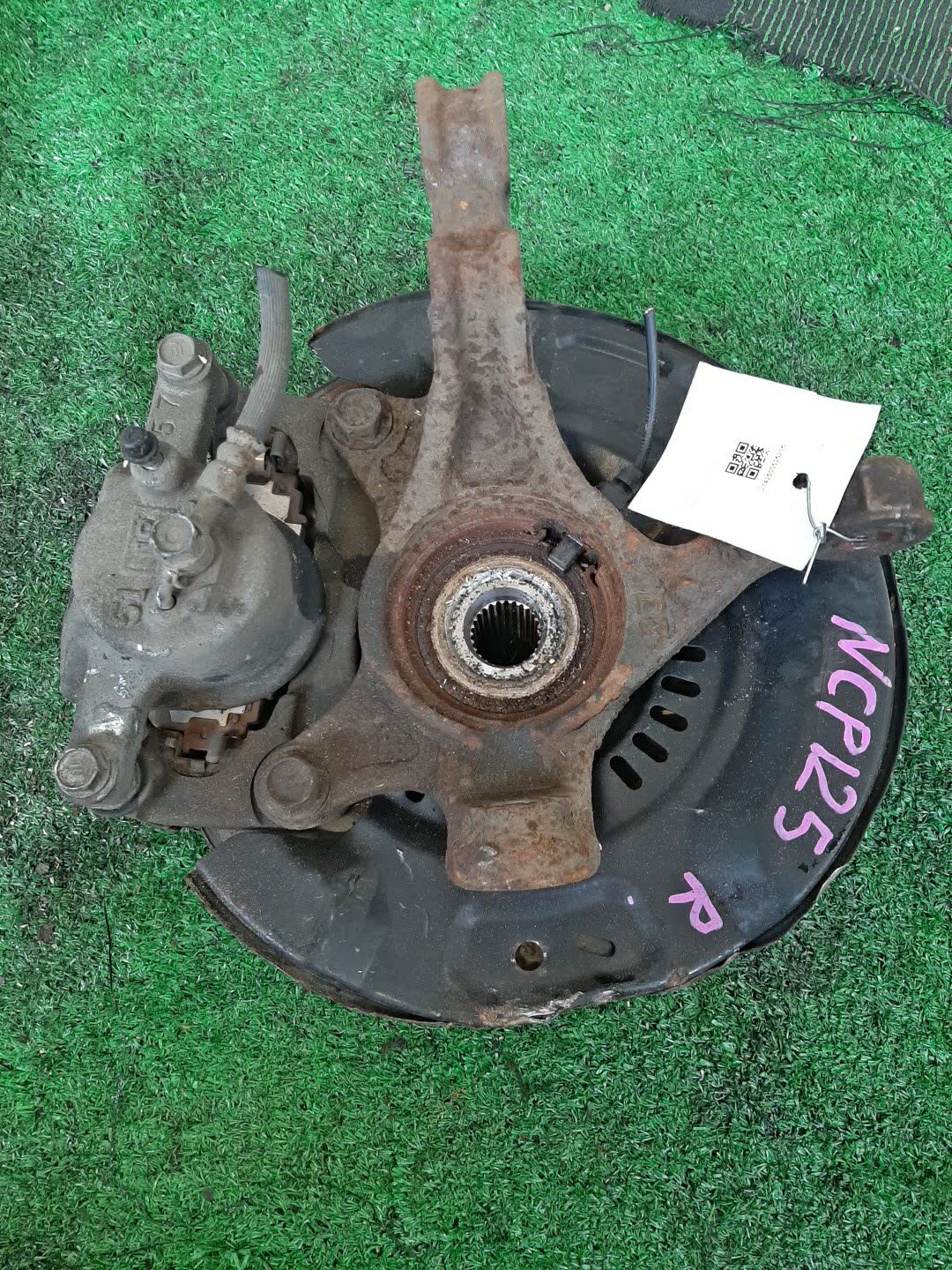 Ступица правая передняя TOYOTA RACTIS NCP125 1NZ-FE 3 ракурс
