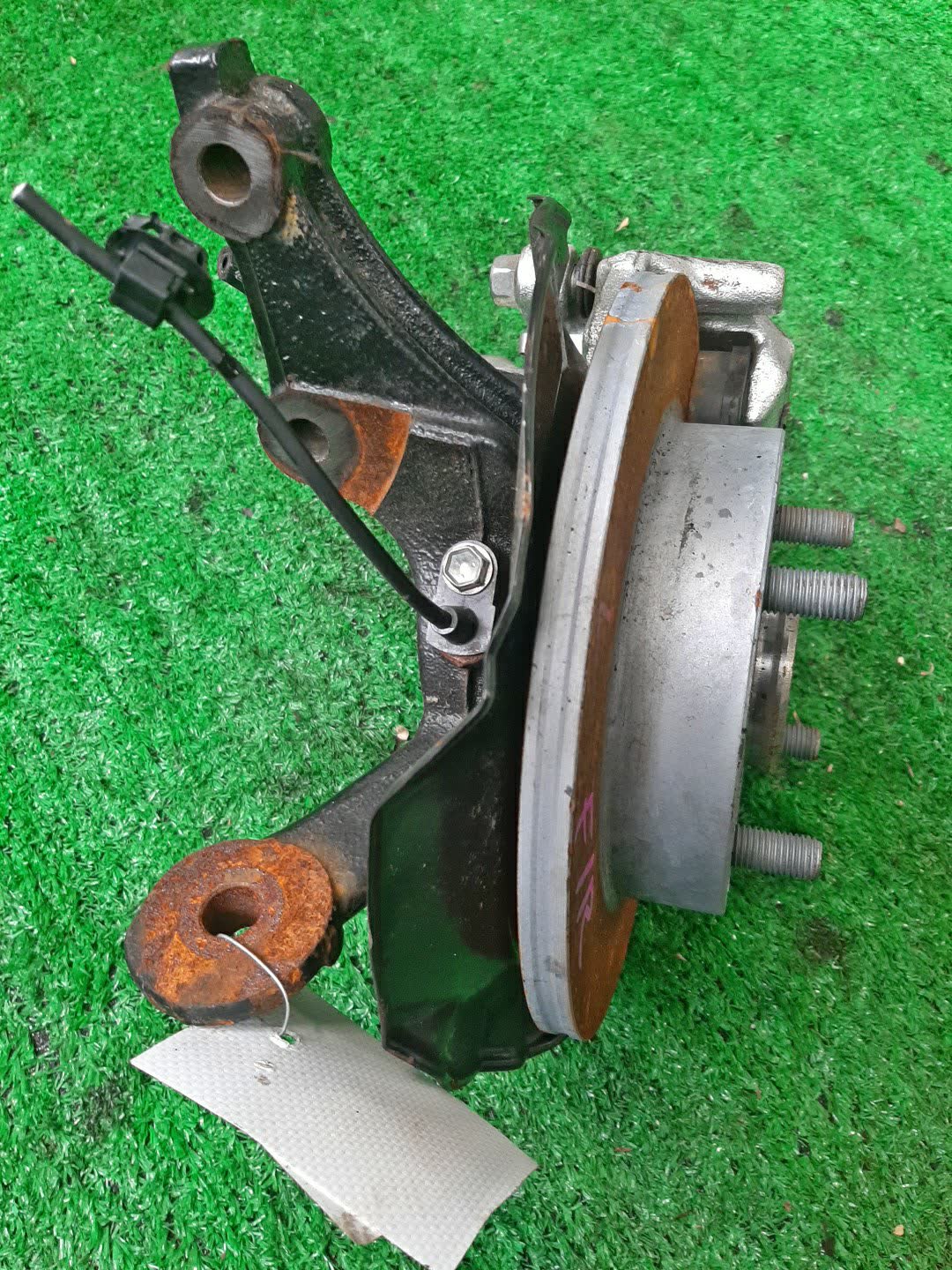 Ступица правая передняя DAIHATSU MIRA TOCOT LA550S KF 3 ракурс