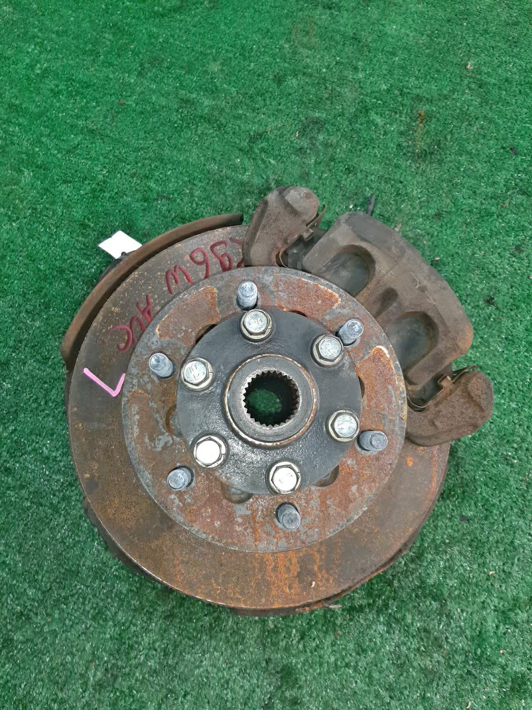 Ступица левая передняя  MITSUBISHI CHALLENGER K96W 6G74 1 ракурс