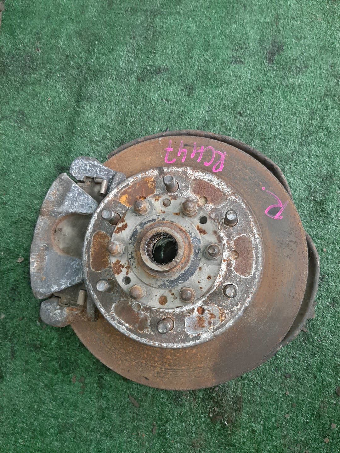 Ступица правая передняя TOYOTA GRANVIA, GRAND HIACE, HIACE, HIACE REGIUS VCH16W, KCH16W, LH188K, LH129V, KZH138V, KZH106G, LH107G, LH119V, KZH116G, KZH126G, LH178V, LH109, LH168V, KCH46G, RCH47W, KCH46W 5VZ-FE, 1KZ-TE, 5L, 3L, 3RZ-FE 1 ракурс