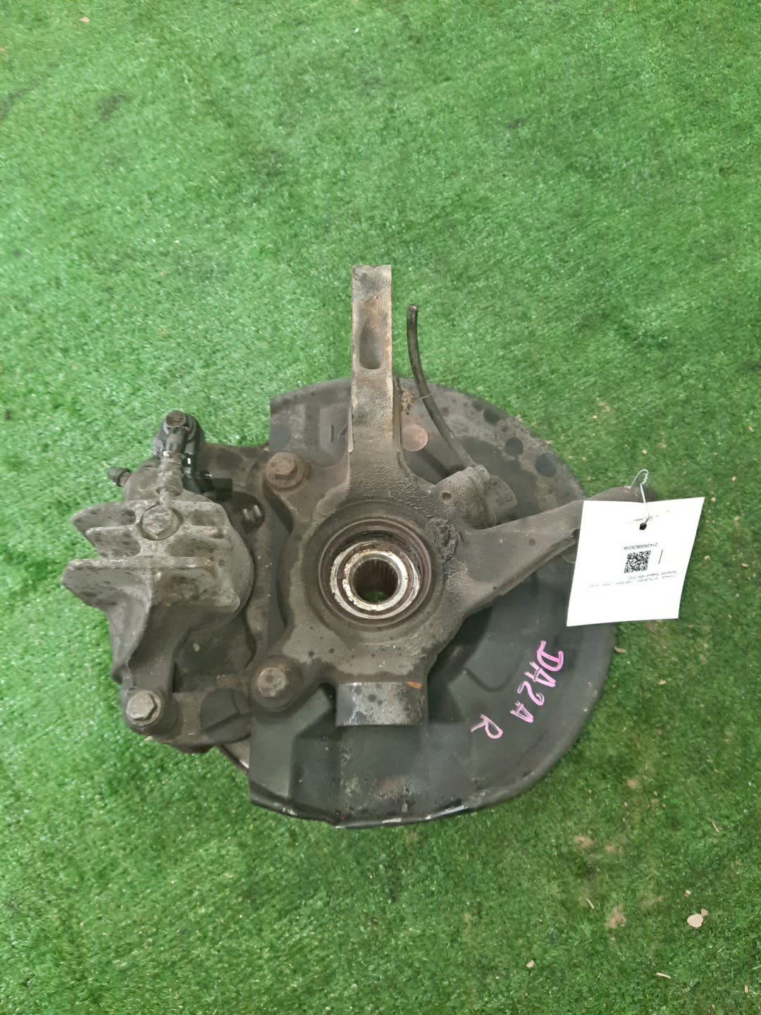 Ступица правая передняя MITSUBISHI CARISMA DA2A 4G93 3 ракурс