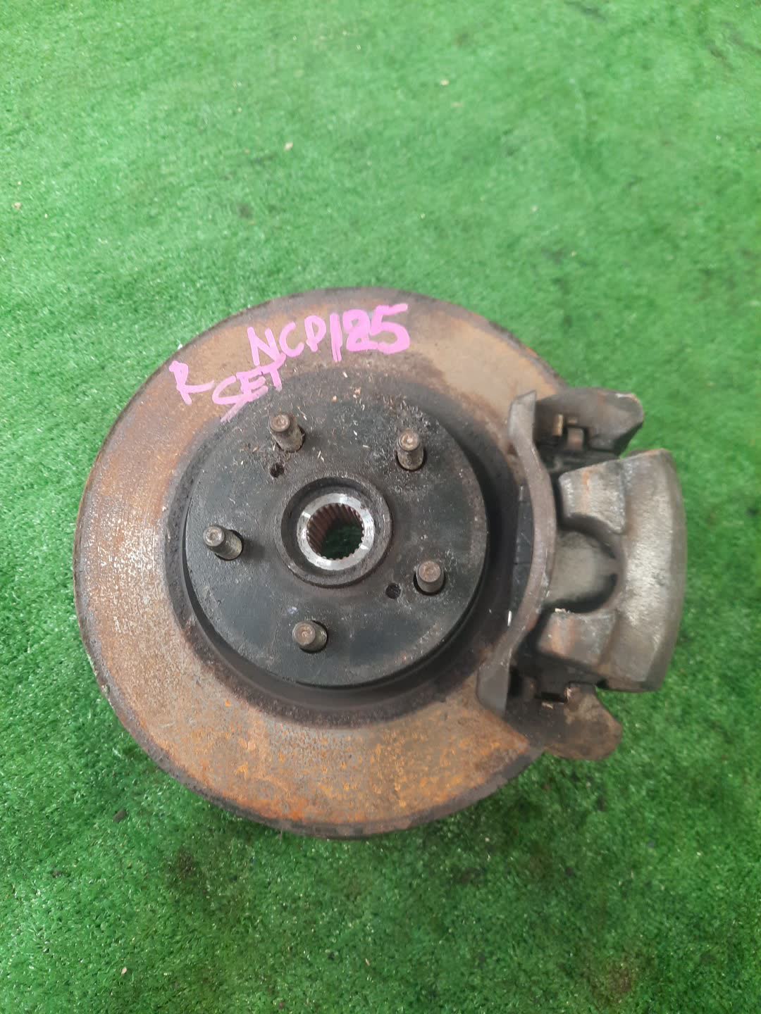 Ступица правая передняя TOYOTA RACTIS NCP125 1NZ-FE 1 ракурс