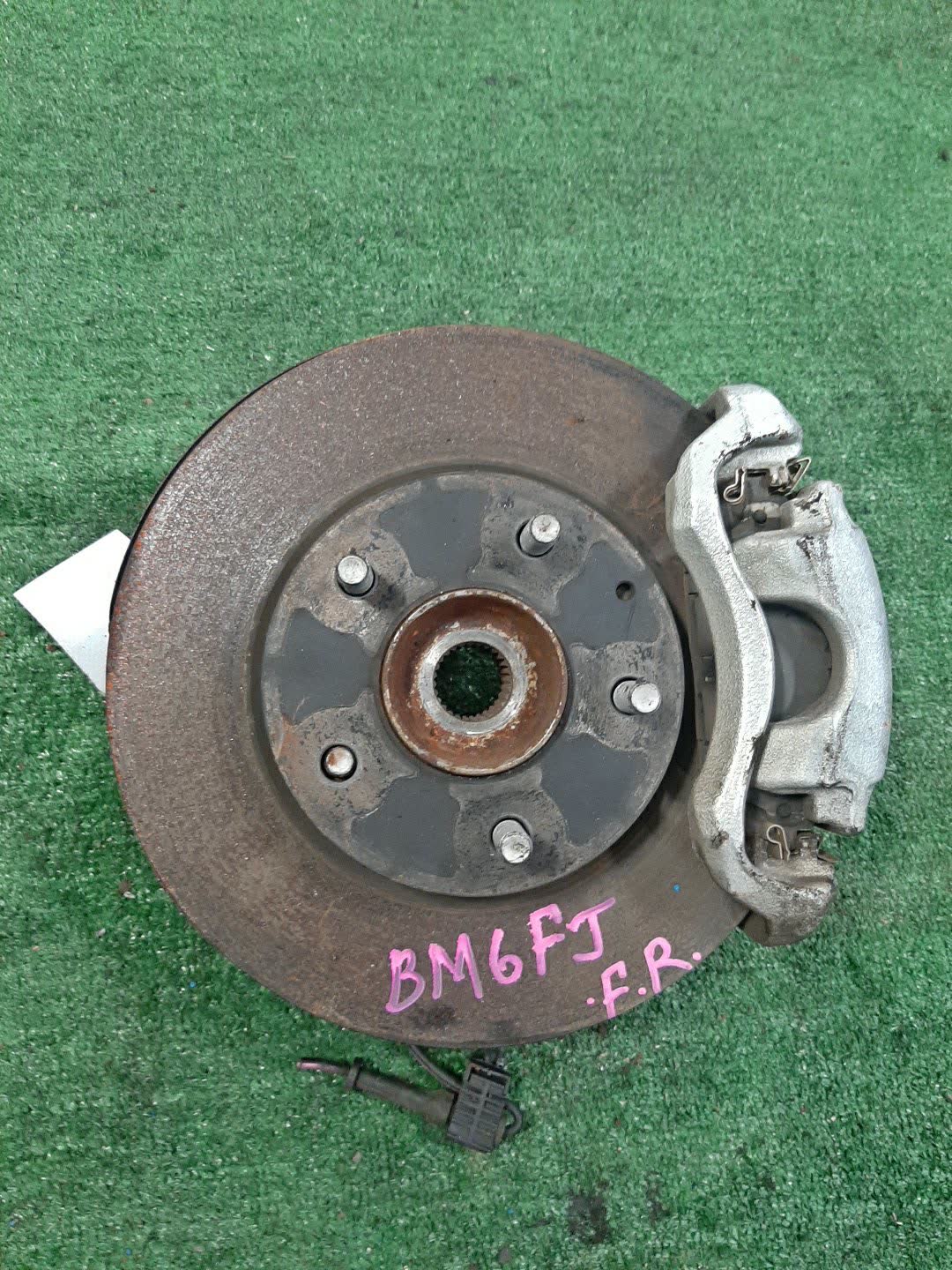 Ступица правая передняя MAZDA AXELA BM6FJ Z6 1 ракурс Ступица правая передняя MAZDA AXELA BM6FJ Z6 1 ракурс