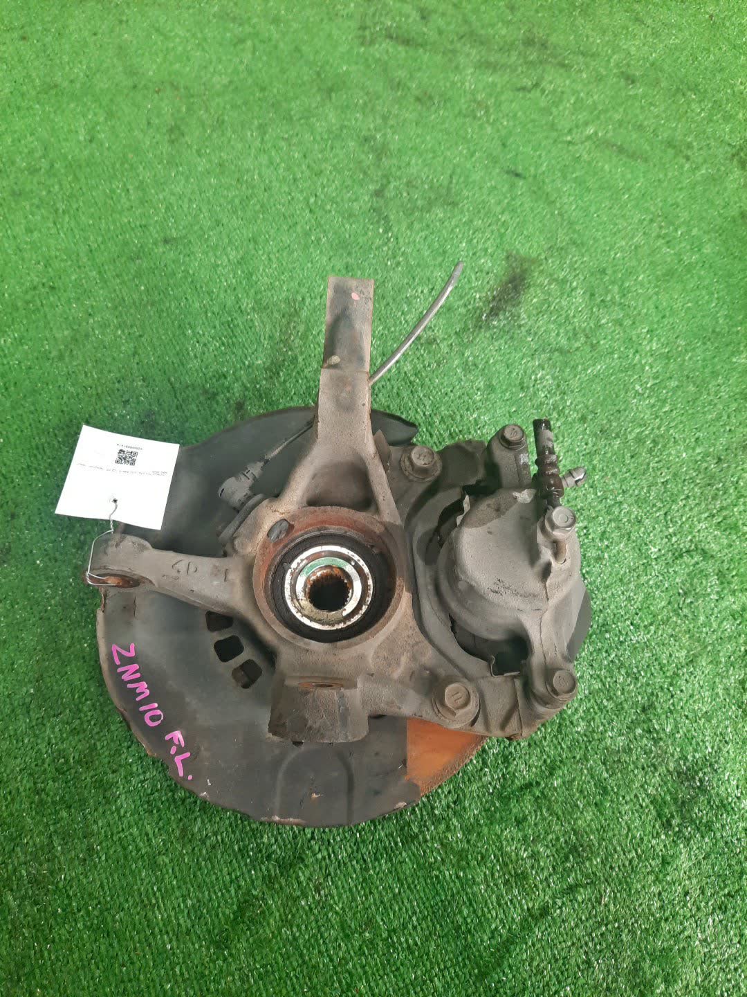 Ступица левая передняя TOYOTA ISIS ZNM10G 1ZZ-FE 3 ракурс