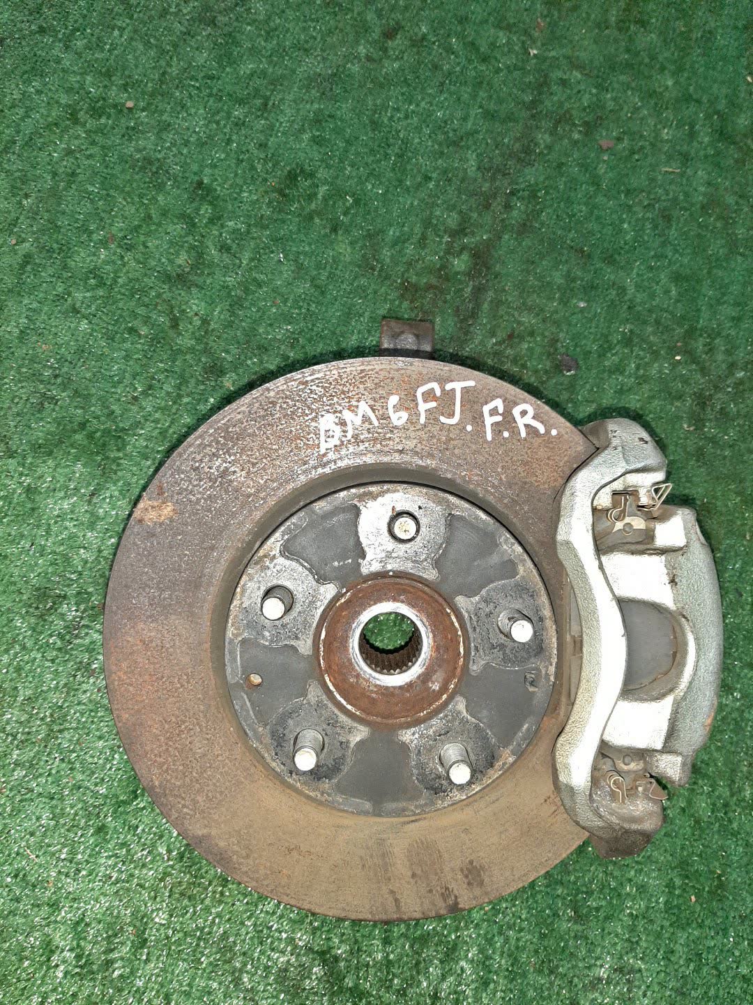 Ступица правая передняя MAZDA AXELA BM6FJ Z6 1 ракурс Ступица правая передняя MAZDA AXELA BM6FJ Z6 1 ракурс
