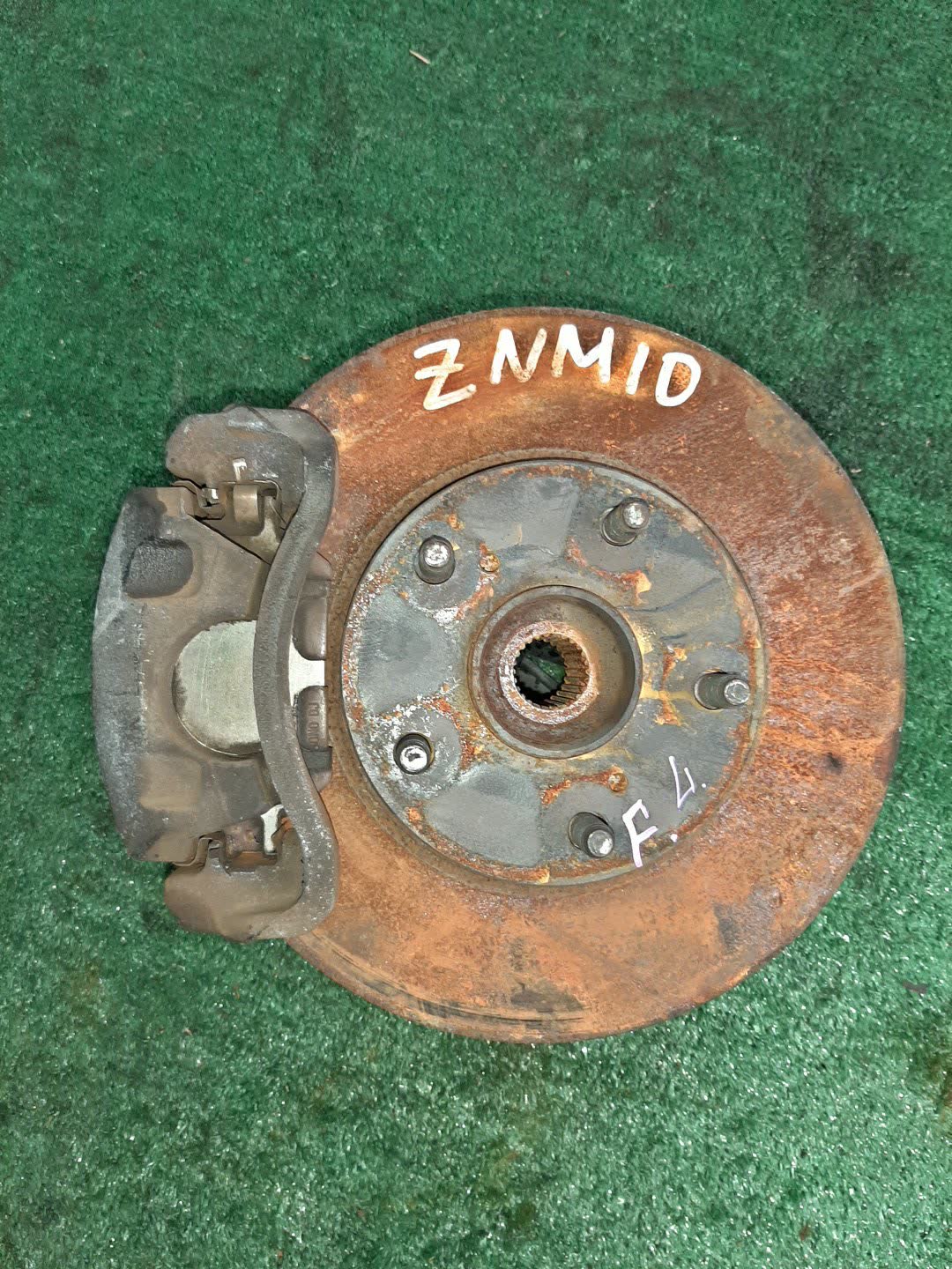 Ступица левая передняя TOYOTA ISIS ZNM10G 1ZZ-FE 1 ракурс