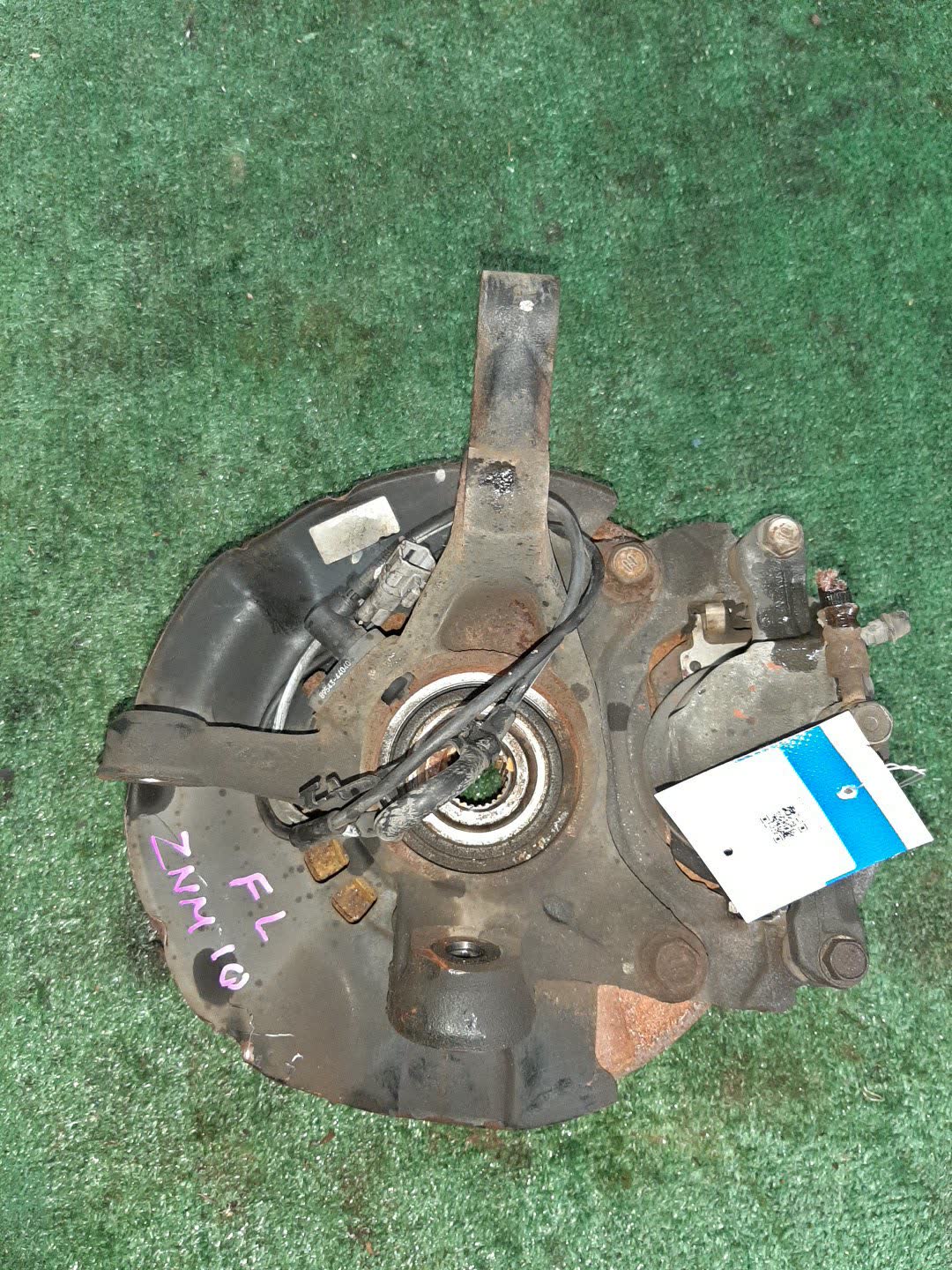 Ступица левая передняя TOYOTA ISIS ZNM10G 1ZZ-FE 2 ракурс