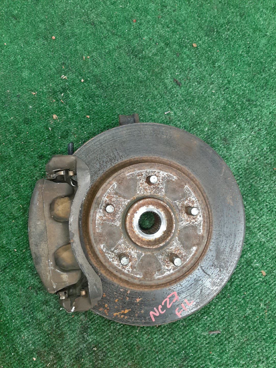 Ступица левая передняя NISSAN SERENA GNC27 MR20DD 1 ракурс