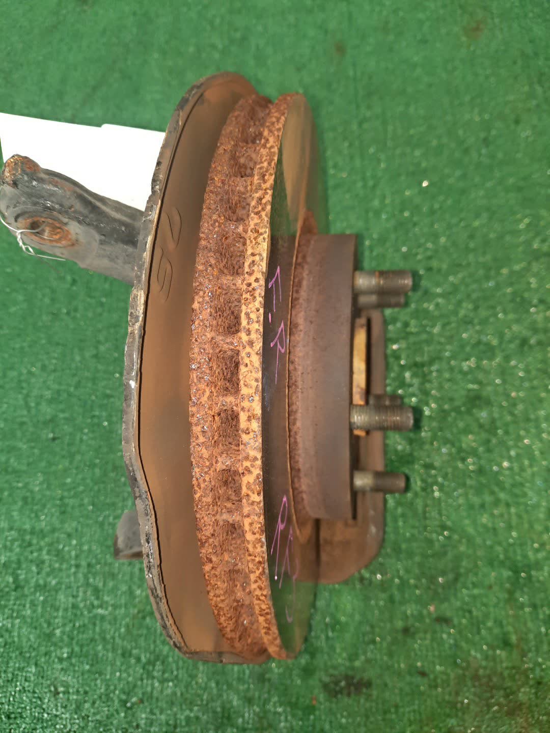 Ступица правая передняя HONDA STEPWGN RF3 K20A 3 ракурс