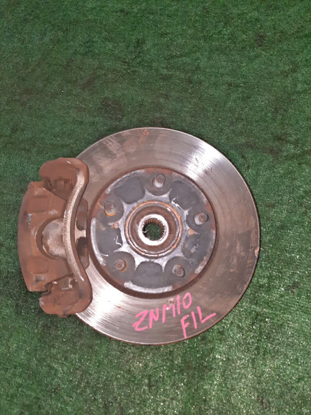 Ступица левая передняя TOYOTA ISIS ZNM10G 1ZZ-FE 1 ракурс
