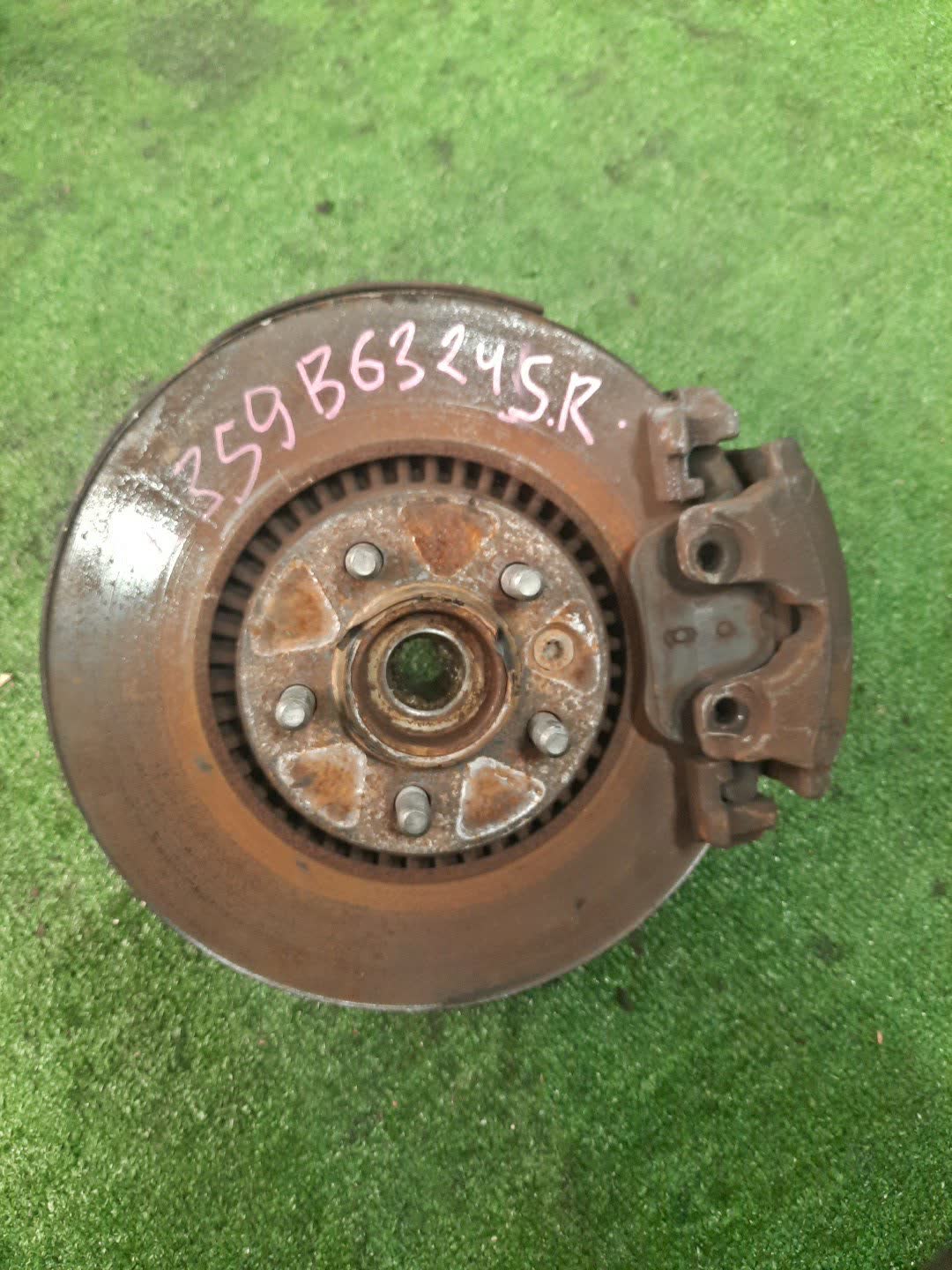 Ступица правая передняя LAND ROVER FREELANDER L359 B6324S 1 ракурс
