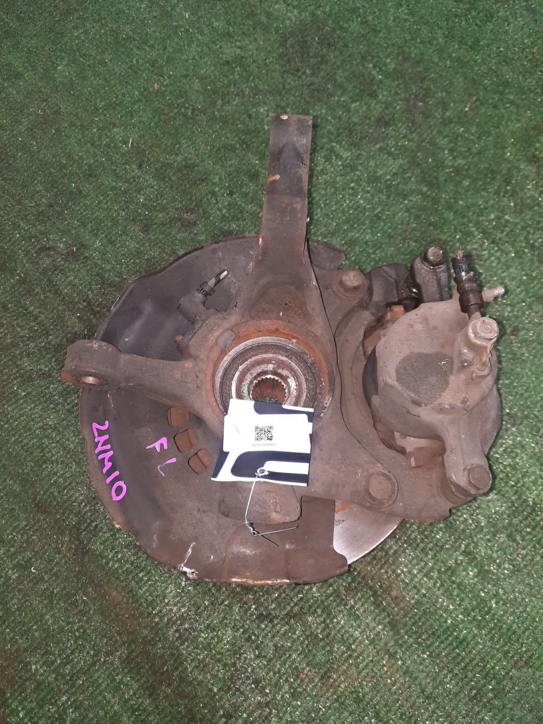 Ступица левая передняя TOYOTA ISIS ZNM10G 1ZZ-FE 3 ракурс