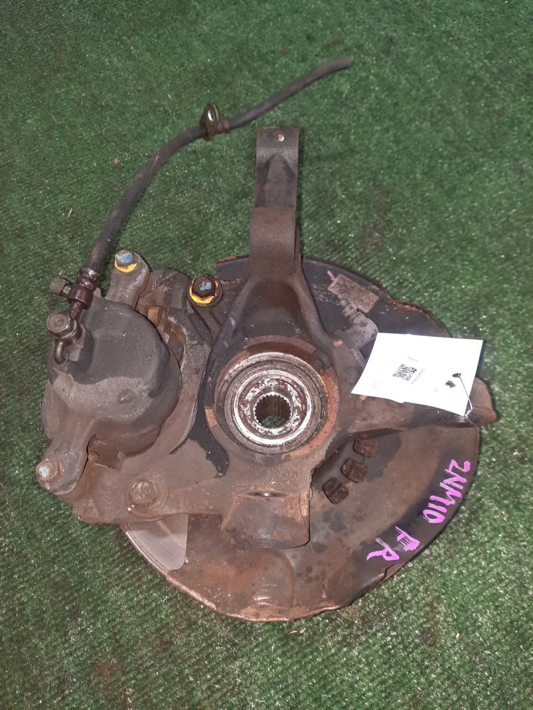 Ступица правая передняя TOYOTA ISIS ZNM10G 1ZZ-FE 3 ракурс