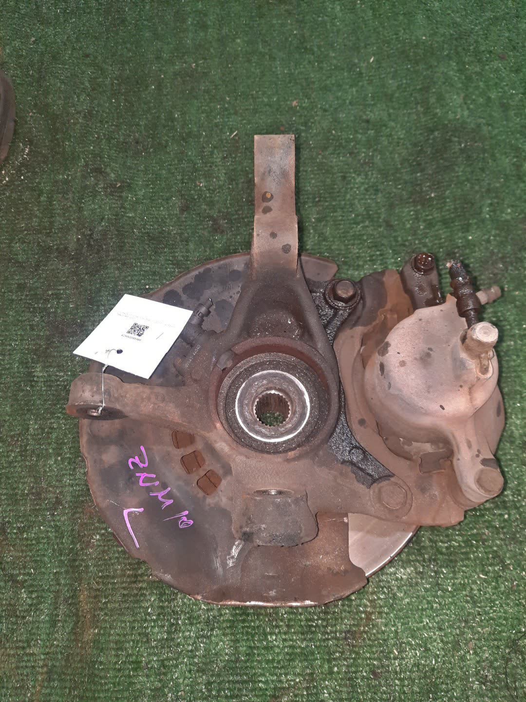 Ступица левая передняя TOYOTA ISIS ZNM10G 1ZZ-FE 3 ракурс