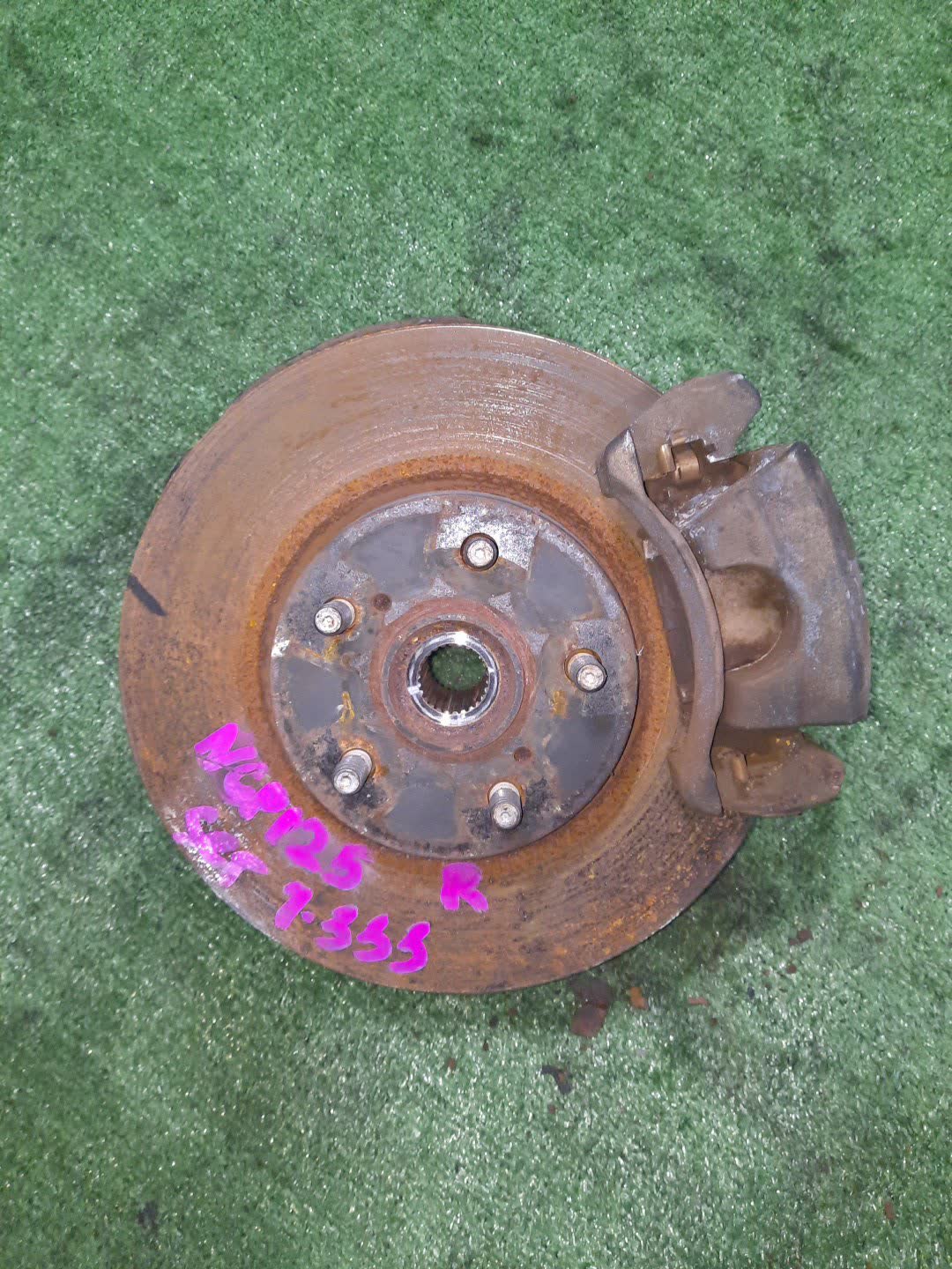 Ступица правая передняя TOYOTA RACTIS NCP125 1NZ-FE 3 ракурс