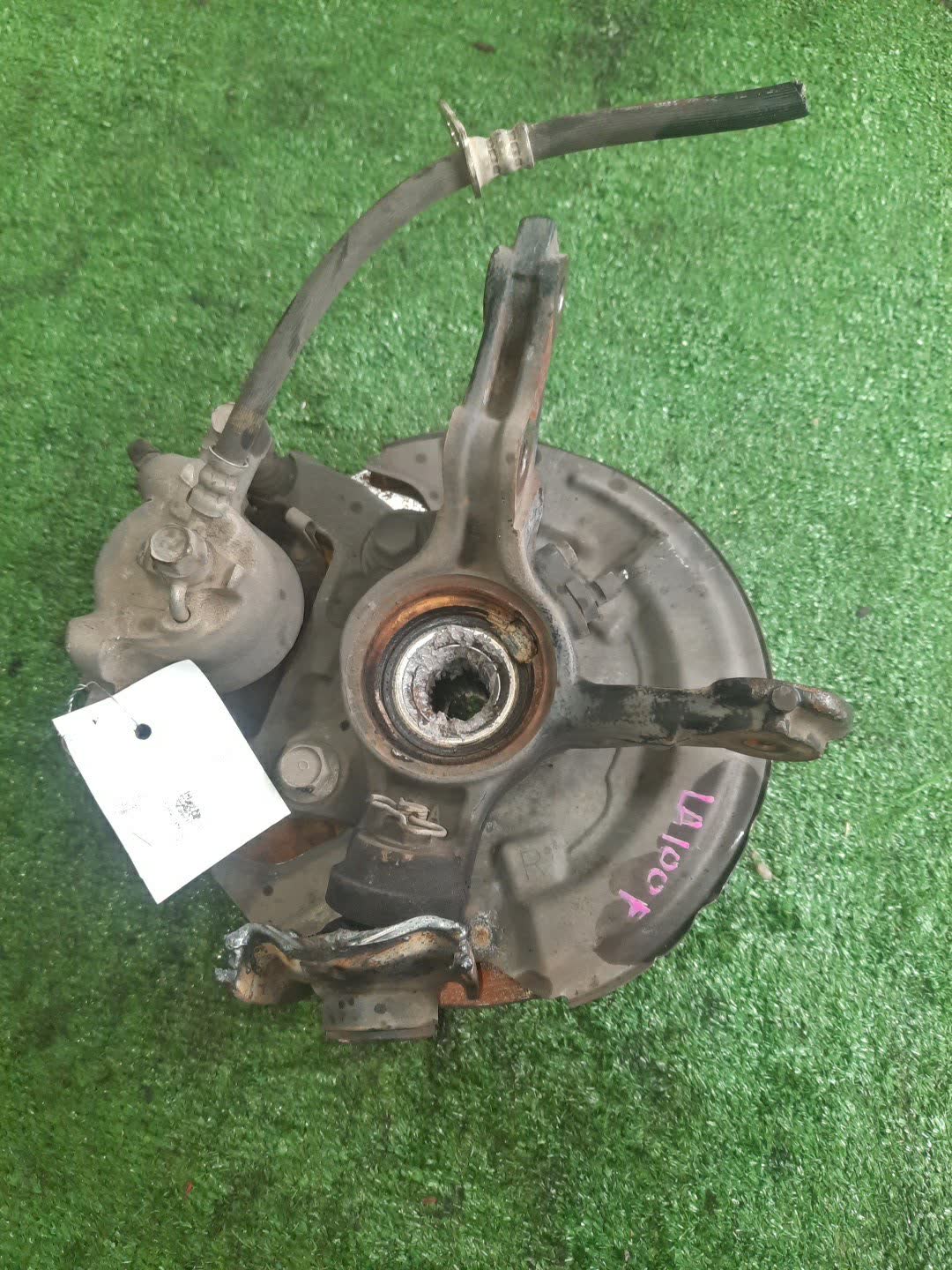 Ступица правая передняя SUBARU STELLA LA100F KF 3 ракурс
