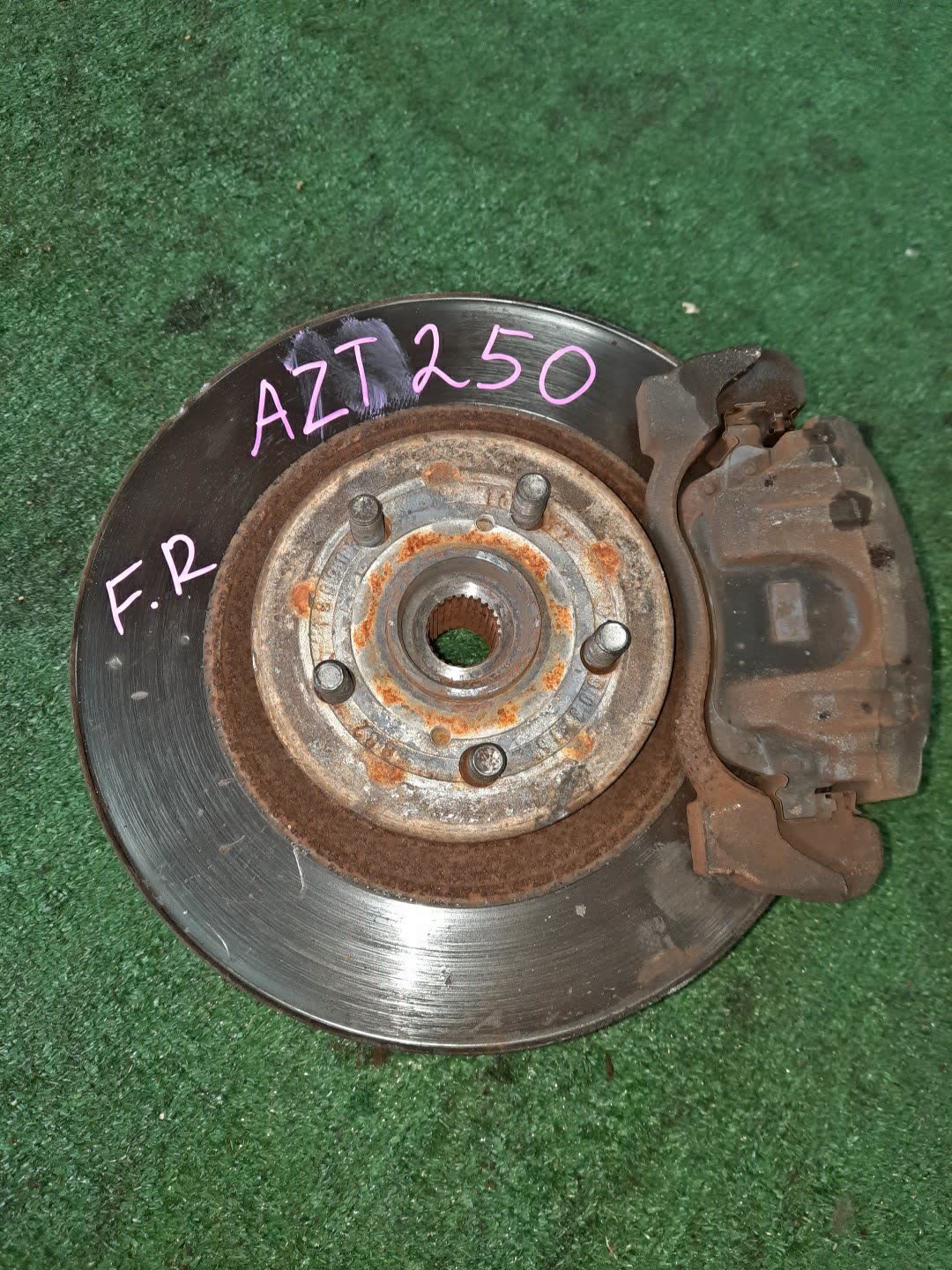 Ступица правая передняя TOYOTA AVENSIS AZT250 1AZ-FSE 1 ракурс