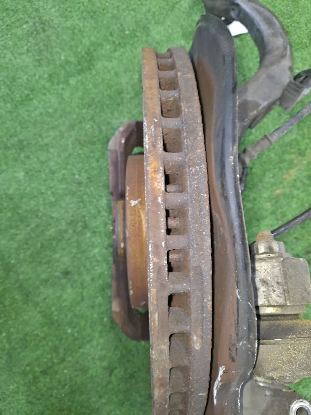 Ступица правая передняя AUDI A6 4G2 CGW 4G0407254A 2 ракурс