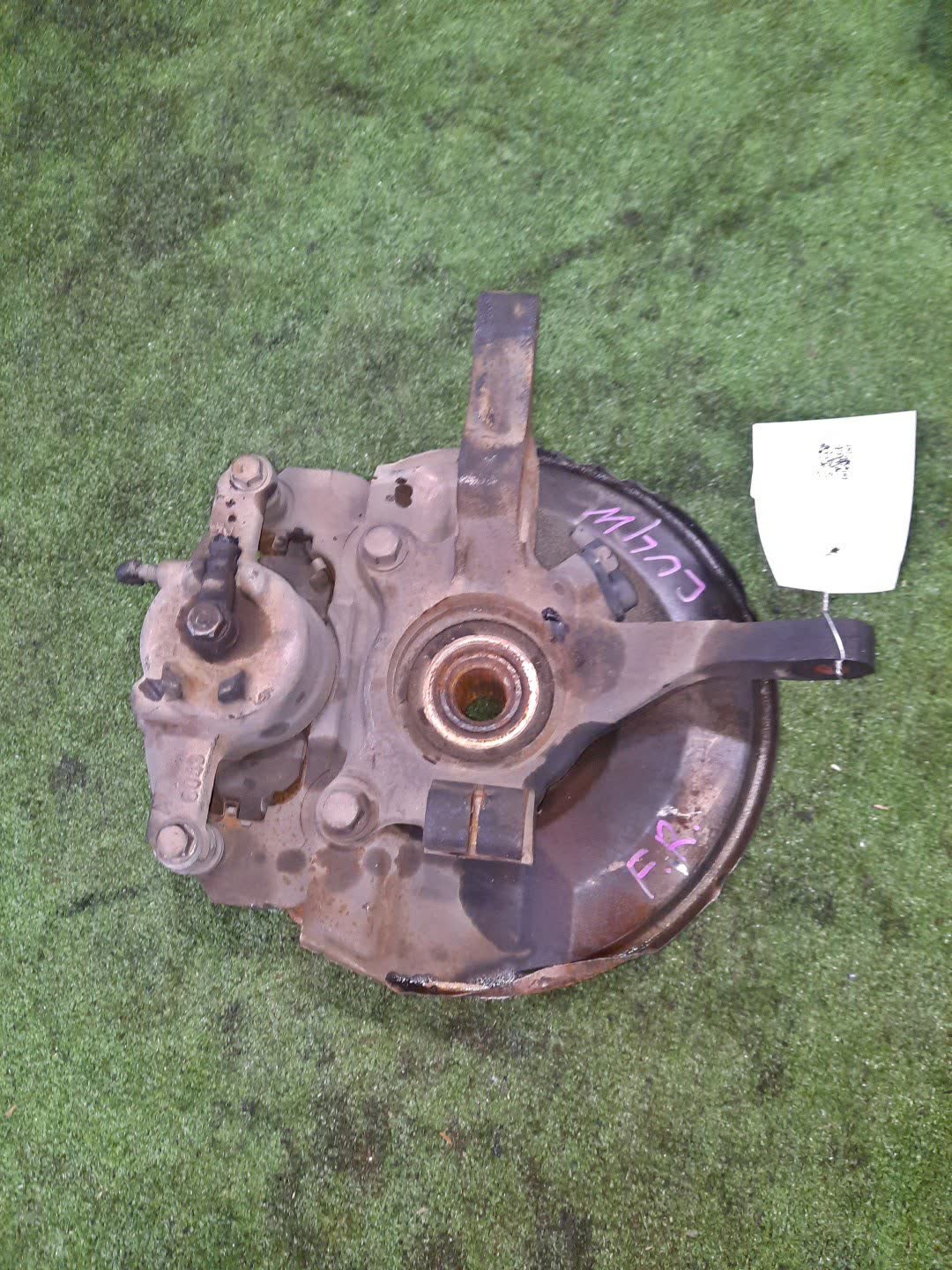 Ступица правая передняя MITSUBISHI AIRTREK CU2W, CU4W, CU5W 4G63, 4G64, 4G69 3 ракурс