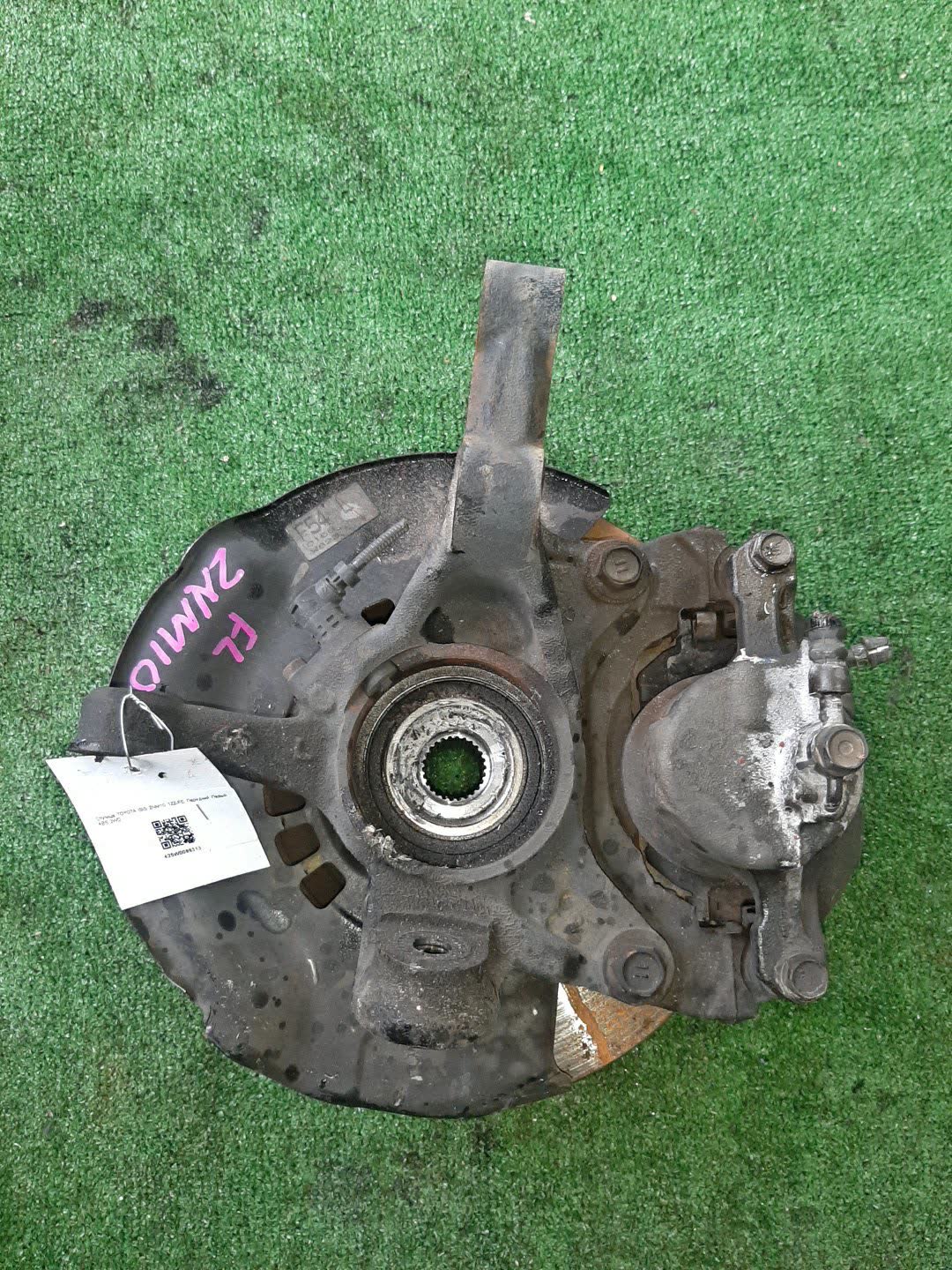 Ступица левая передняя TOYOTA ISIS ZNM10G 1ZZ-FE 2 ракурс