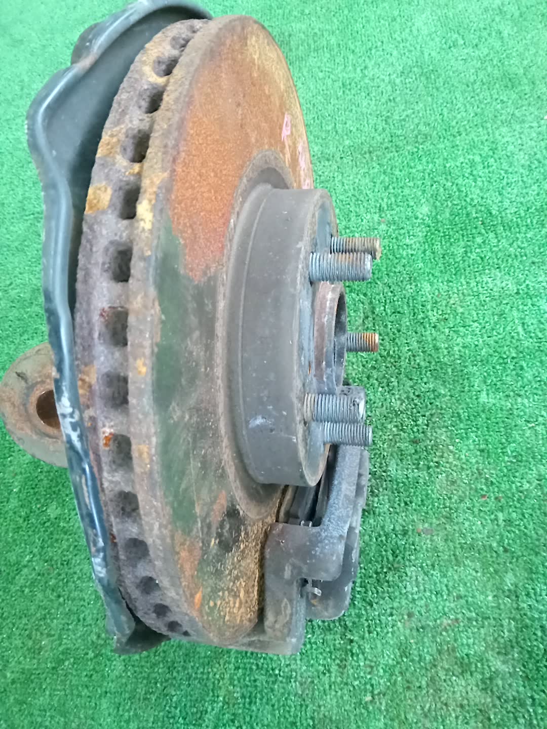 Ступица правая передняя SUBARU TREZIA NCP125 1NZ-FE 2 ракурс