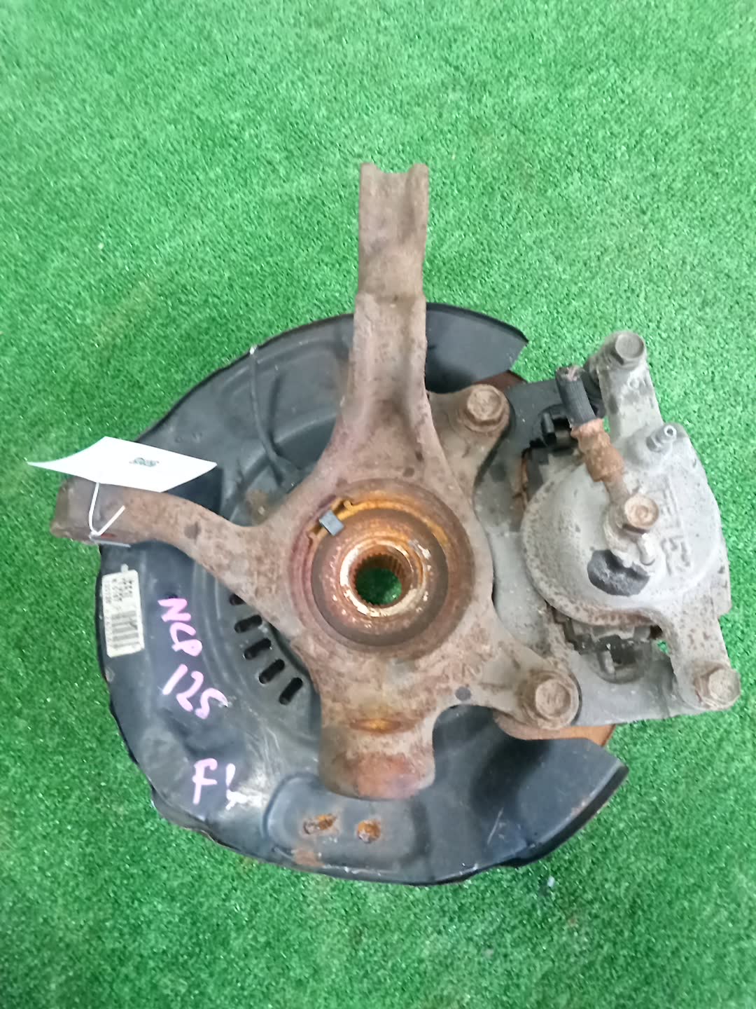 Ступица левая передняя SUBARU TREZIA NCP125 1NZ-FE 3 ракурс