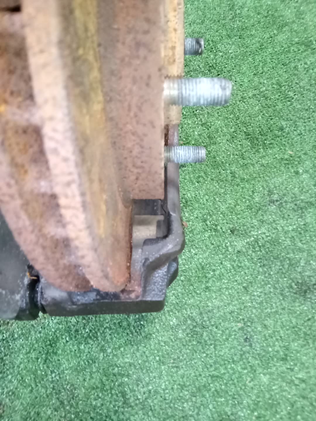 Ступица левая передняя MITSUBISHI DION CR6W, CR9W, CR5W 4G94, 4G63, 4G93 3 ракурс