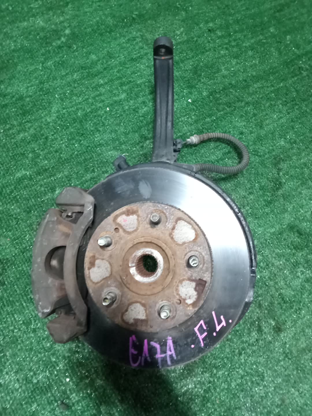 Ступица левая передняя MITSUBISHI GALANT, LEGNUM EA1A, EA7A, EC1A, EC7A, EA3A, EC1W, EA1W, EA3W, EA4W, EC3W, EC4W, EC7W, EA7W 4G93, 4G94, 4G64, 6A12 1 ракурс