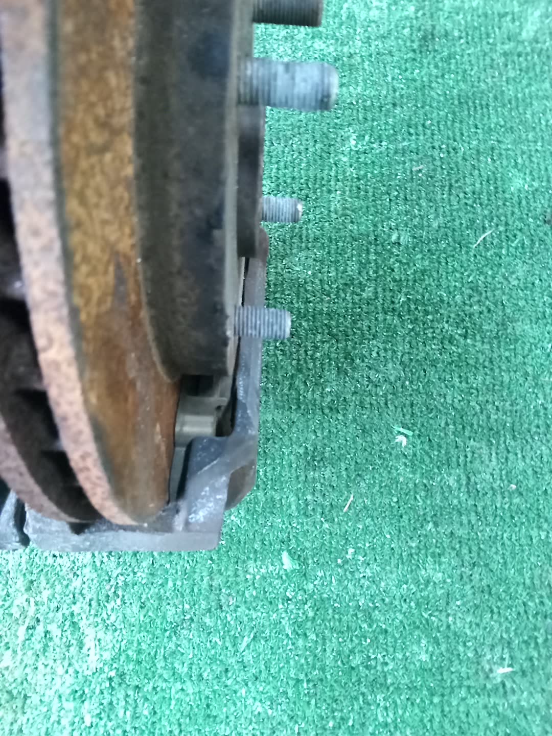 Ступица левая передняя MITSUBISHI DION CR6W, CR9W, CR5W 4G94, 4G63, 4G93 3 ракурс