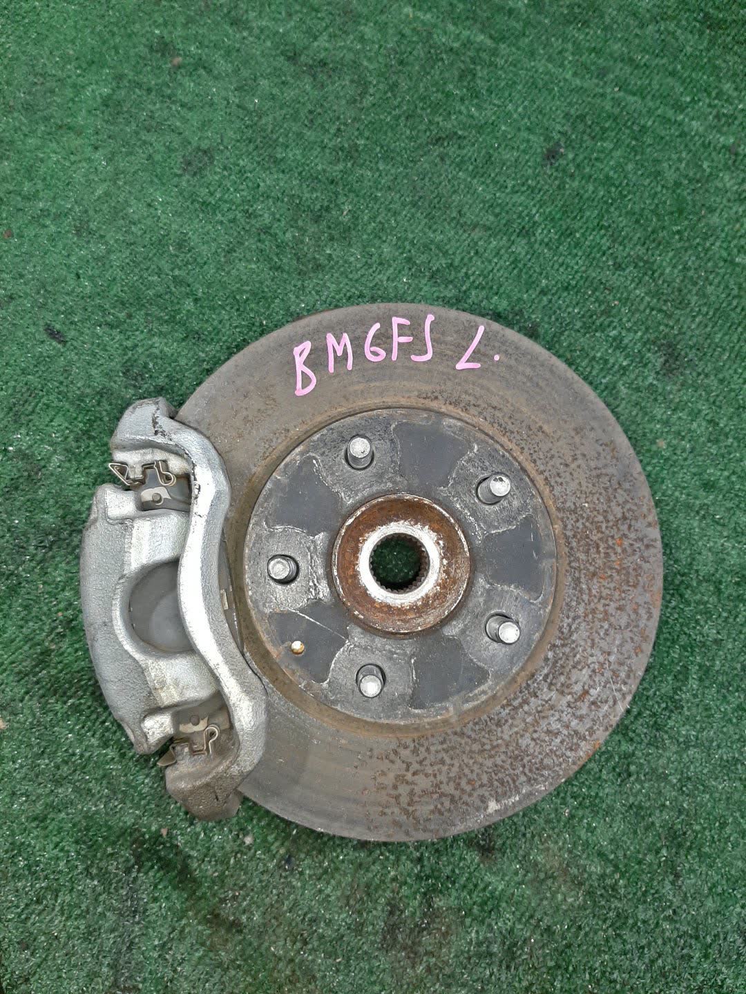 Ступица левая передняя MAZDA AXELA BM6FJ Z6 1 ракурс Ступица левая передняя MAZDA AXELA BM6FJ Z6 1 ракурс