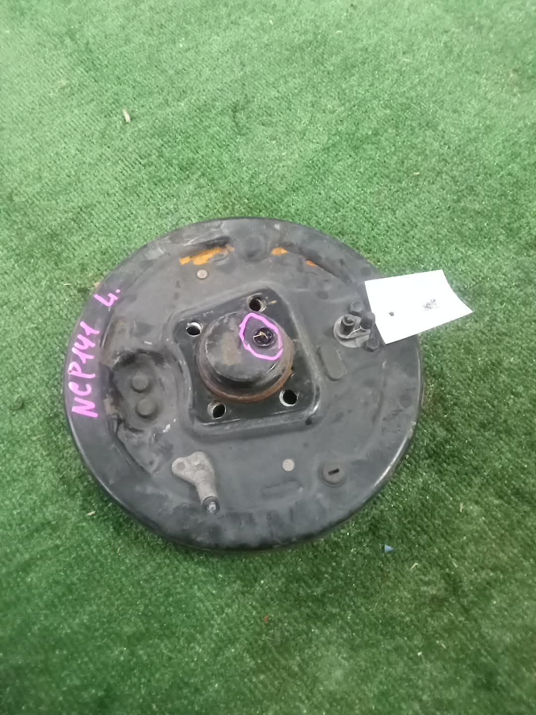 Ступица левая задняя TOYOTA SPADE NCP141 1NZ-FE 2 ракурс