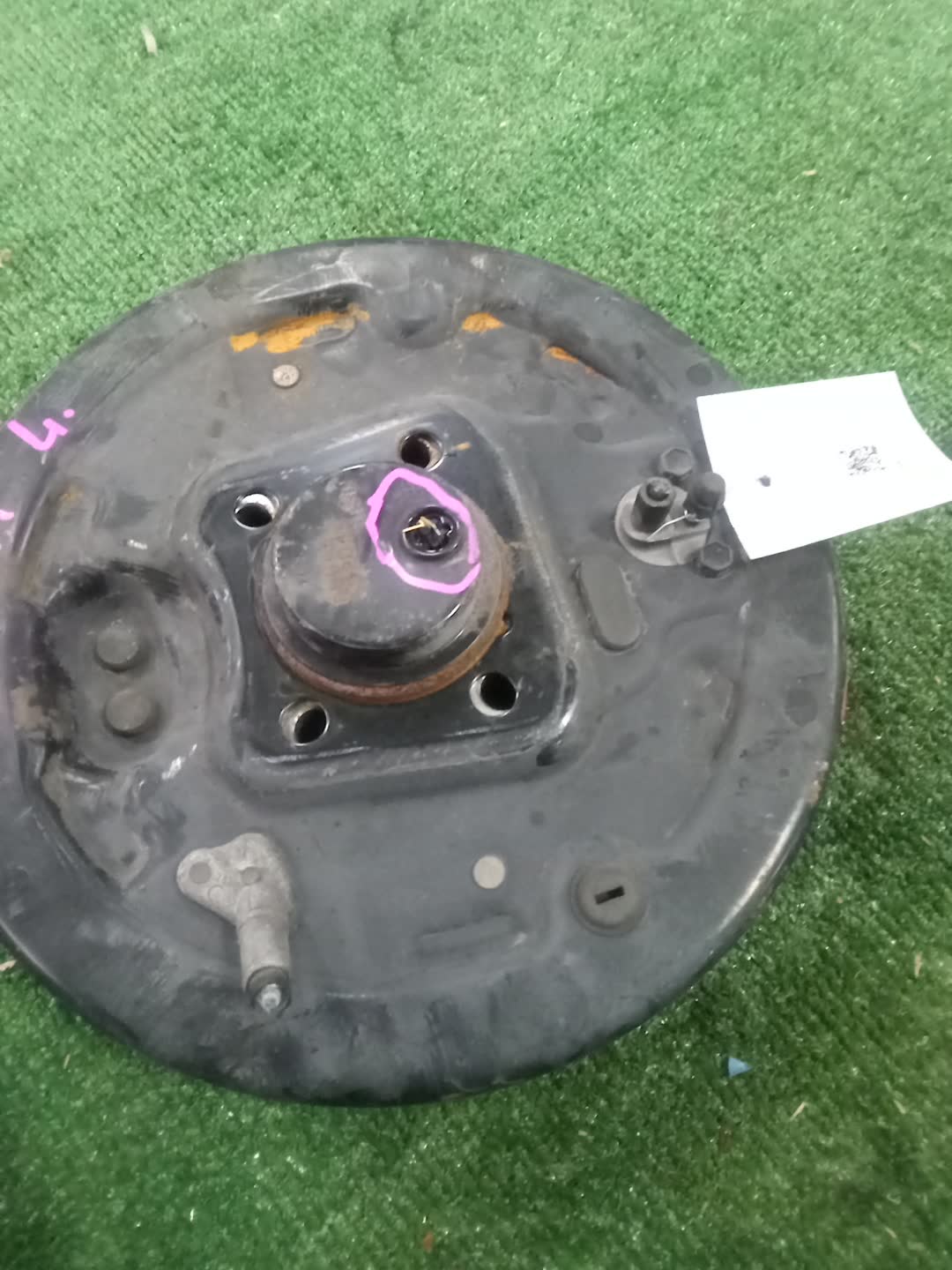 Ступица левая задняя TOYOTA SPADE NCP141 1NZ-FE 3 ракурс