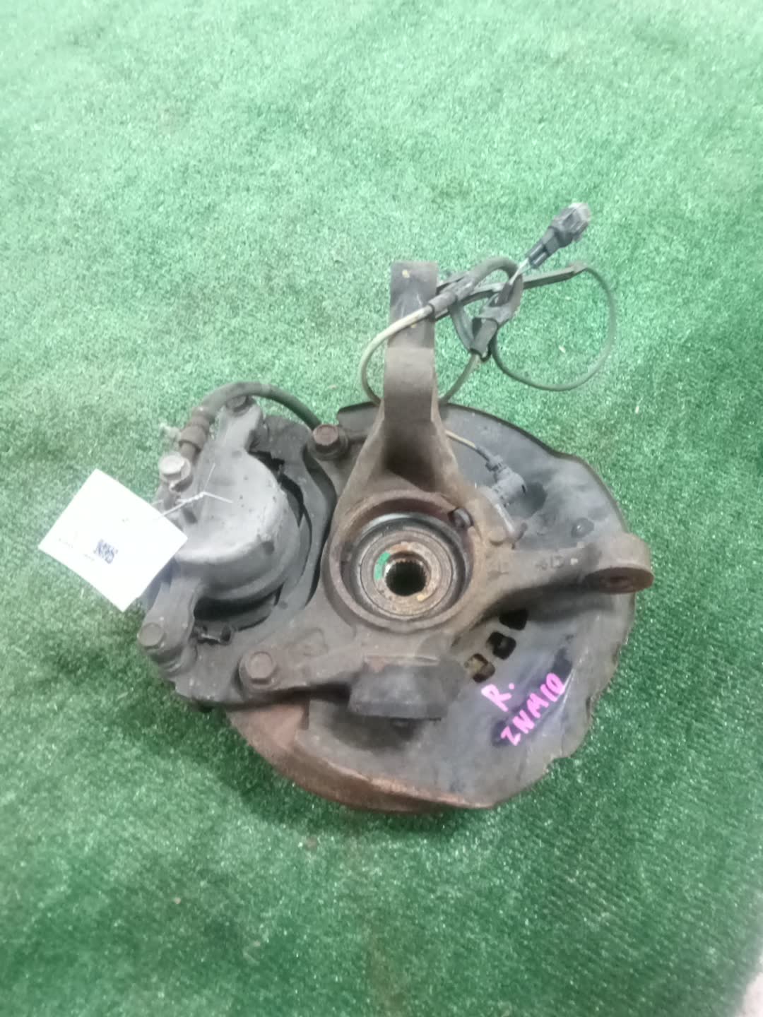 Ступица правая передняя TOYOTA ISIS ZNM10G 1ZZ-FE 3 ракурс