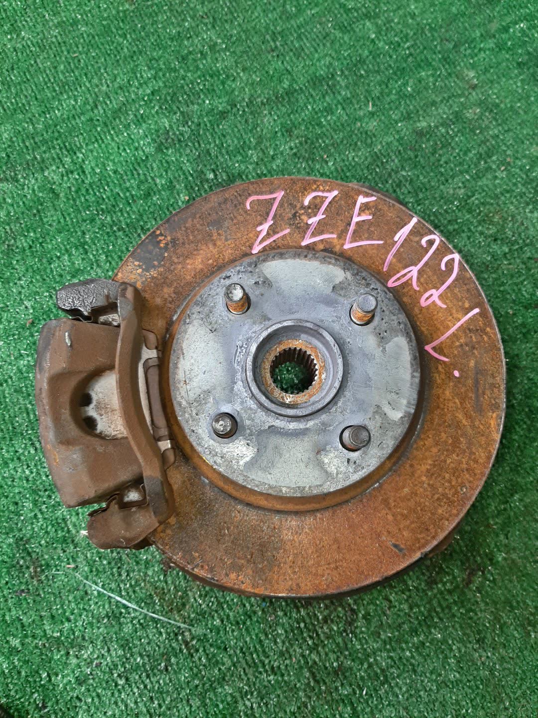Ступица левая передняя TOYOTA COROLLA, COROLLA SPACIO, COROLLA FIELDER, ALLEX, COROLLA RUNX ZZE122, NZE121N, ZZE122N, ZZE122G 1ZZ-FE, 1NZ-FE 1 ракурс