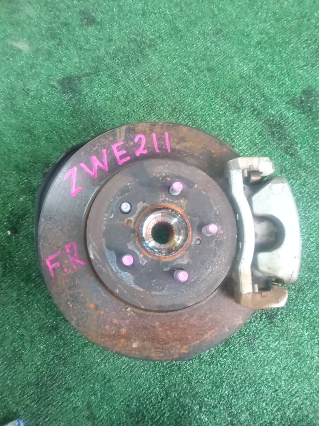 Ступица правая передняя TOYOTA COROLLA ZWE211 2ZR-FXE 1 ракурс