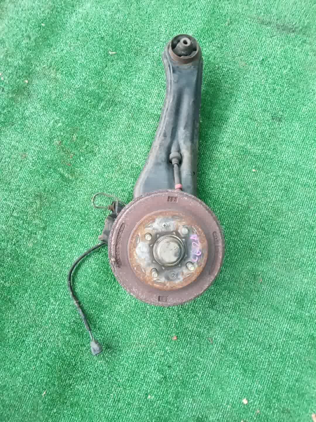 Ступица правая задняя MITSUBISHI MIRAGE DINGO CQ1A, CQ2A, CQ5A 4G13, 4G15, 4G93 1 ракурс