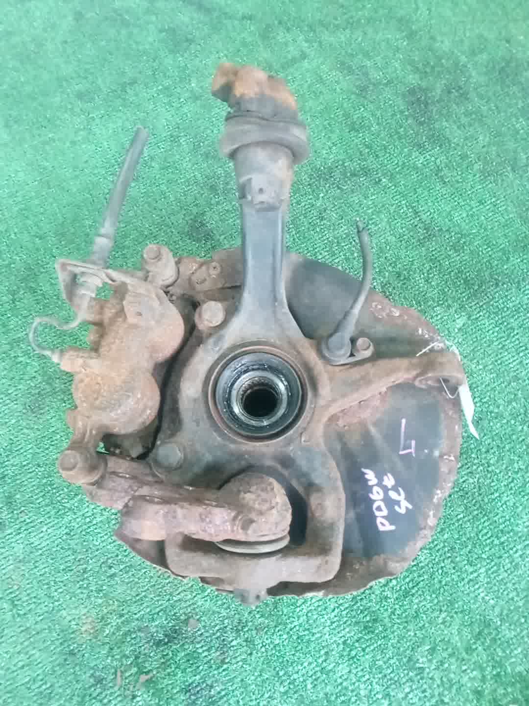 Ступица левая передняя MITSUBISHI DELICA PE6W, PD6W, PD4W, PD8W, PE8W, PF6W, PF8W 6G72, 4G64, 4M40T 2 ракурс Ступица левая передняя MITSUBISHI DELICA PE6W, PD6W, PD4W, PD8W, PE8W, PF6W, PF8W 6G72, 4G64, 4M40T 2 ракурс
