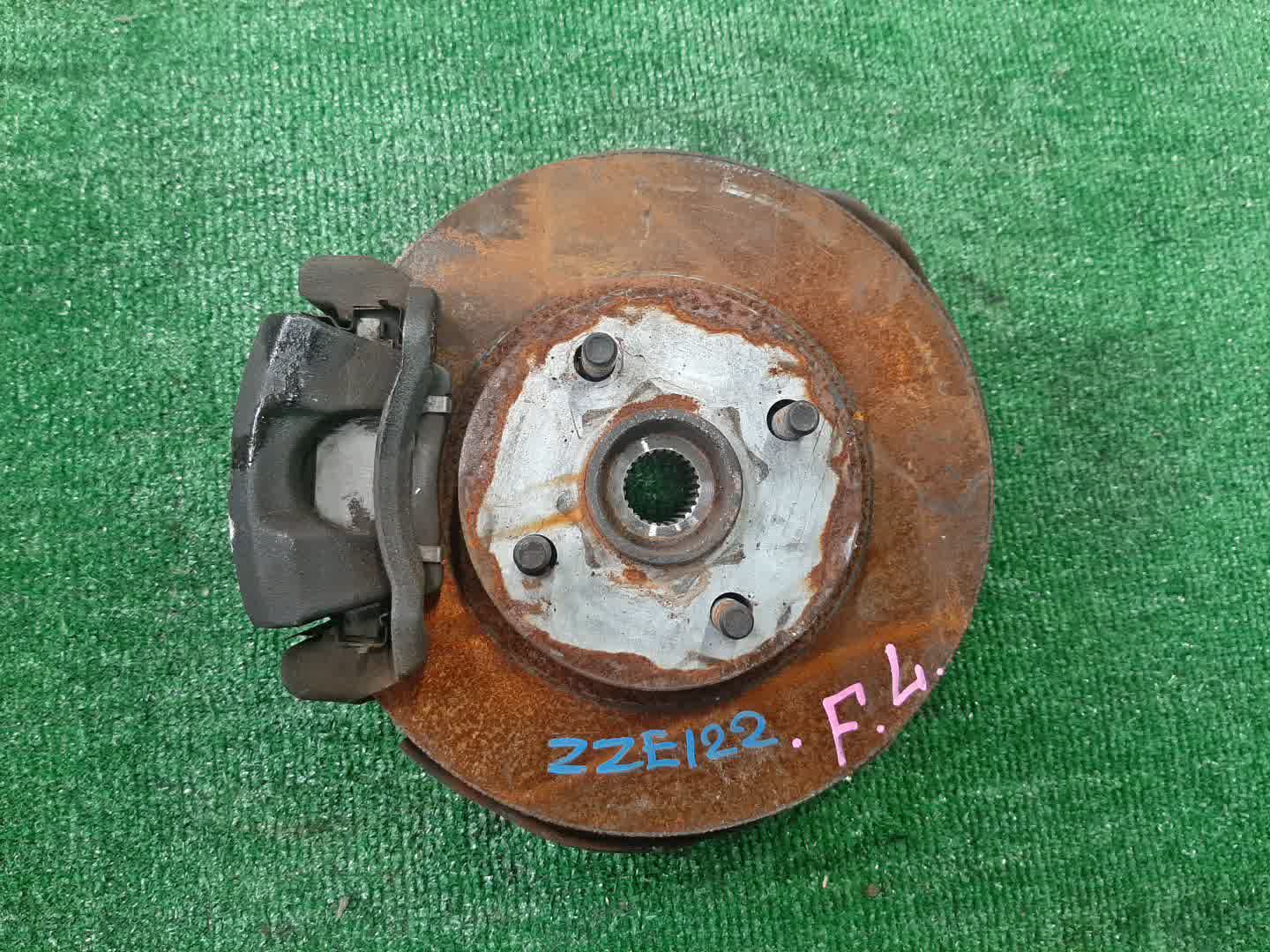 Ступица левая передняя TOYOTA COROLLA, COROLLA SPACIO, COROLLA FIELDER, ALLEX, COROLLA RUNX ZZE122, NZE121N, ZZE122N, ZZE122G 1ZZ-FE, 1NZ-FE 1 ракурс