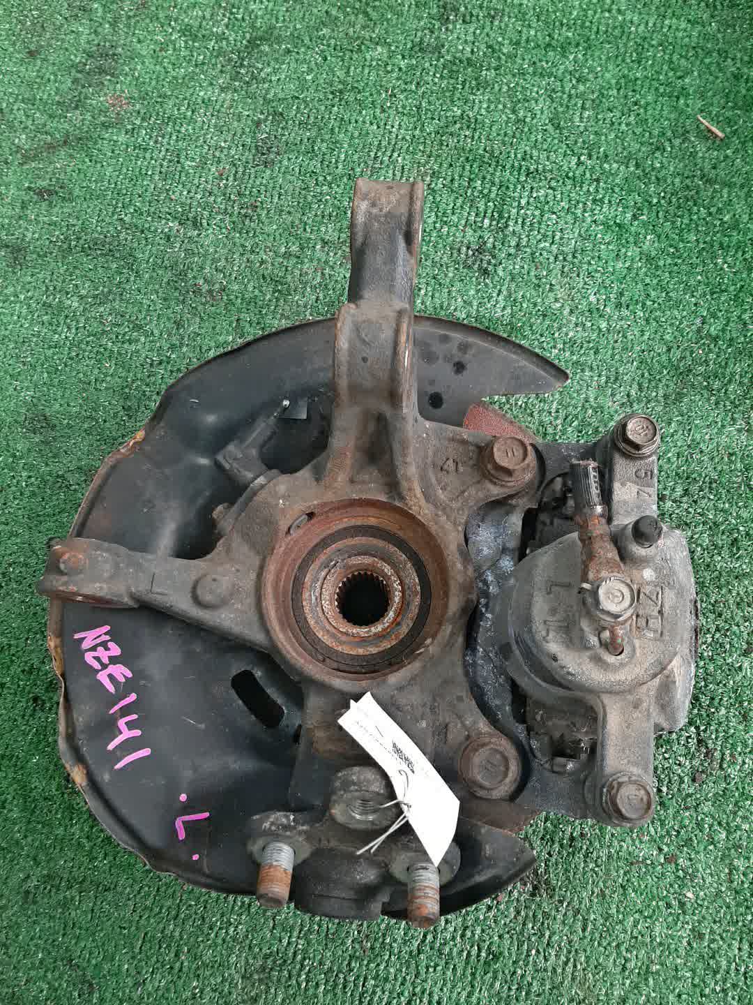 Ступица левая передняя TOYOTA AXIO, COROLLA FIELDER, COROLLA  AXIO, FIELDER NZE141, ZRE142, ZRE142G, NZE141G 1NZ-FE, 2ZR-FAE, 2ZR-FE 3 ракурс
