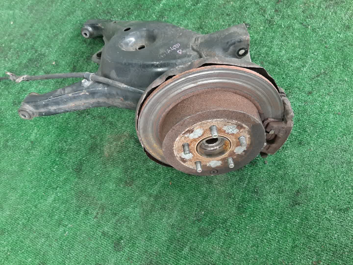 Ступица правая задняя MITSUBISHI GRANDIS NA4W 4G69 1 ракурс