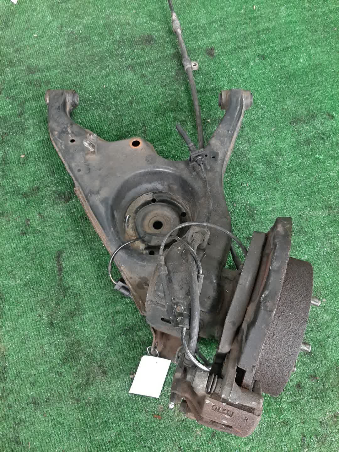 Ступица правая задняя MITSUBISHI GRANDIS NA4W 4G69 3 ракурс