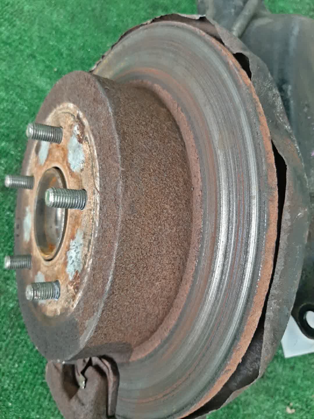 Ступица правая задняя MITSUBISHI GRANDIS NA4W 4G69 4 ракурс