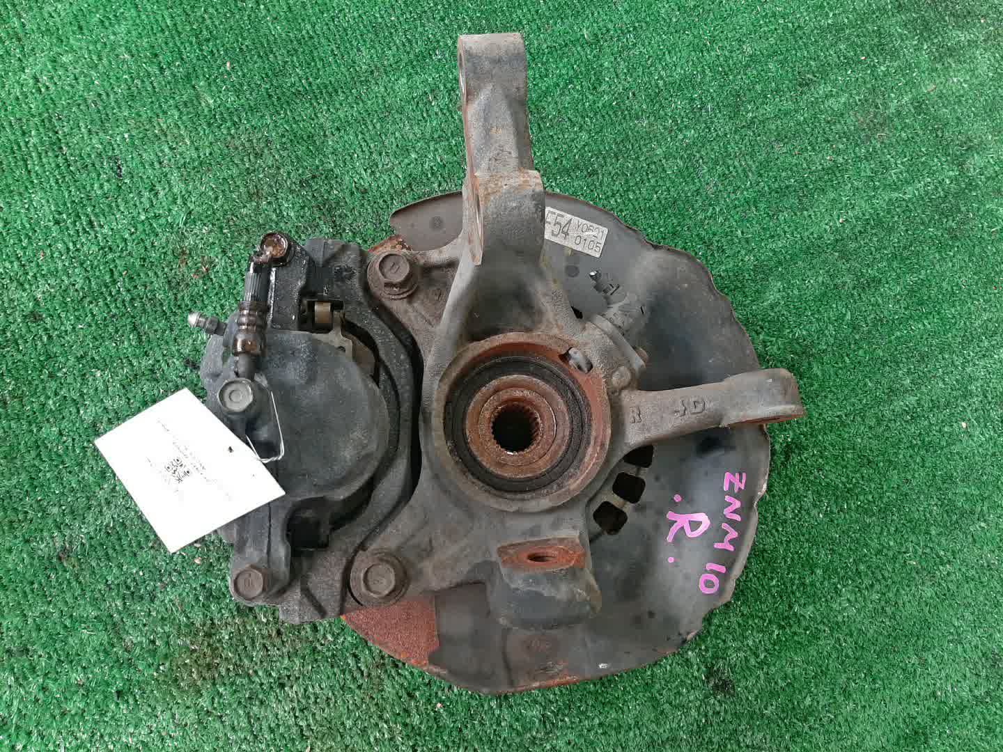 Ступица правая передняя TOYOTA ISIS ZNM10G 1ZZ-FE 2 ракурс