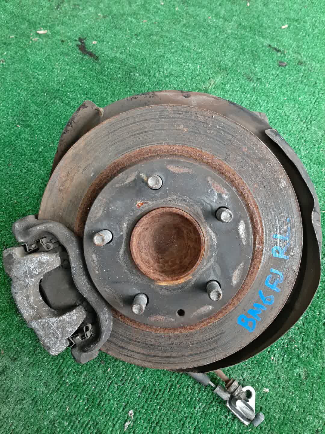 Ступица левая задняя MAZDA AXELA BM6FJ Z6 1 ракурс Ступица левая задняя MAZDA AXELA BM6FJ Z6 1 ракурс