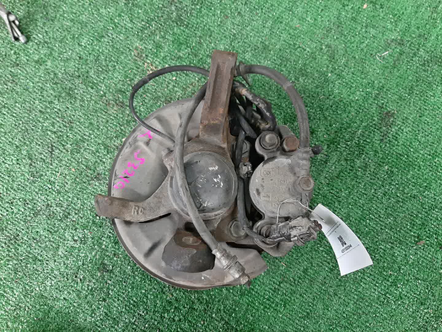 Ступица правая передняя DAIHATSU ATRAI S321G KF 2 ракурс